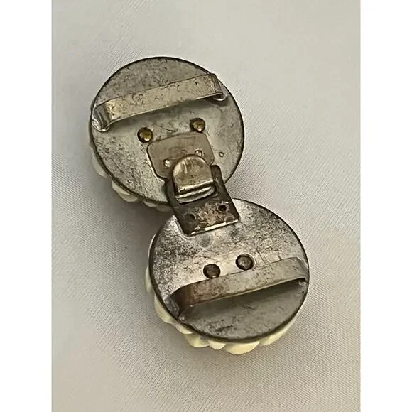 2 Part Bakelite Belt Buckle - Picture 2 of 2